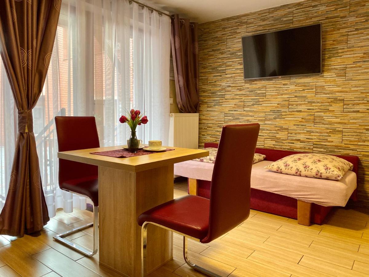 Klinkierowa Rezydencja Hnězdno Exteriér fotografie
